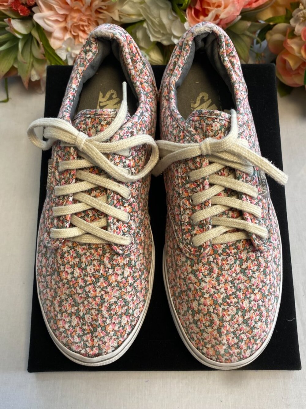 Vans Floral Canvas Low Top Sneakers Women’s 6.5